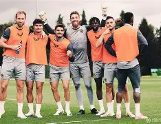 kaiyun官方网站-今夜本菲卡备战荷甲犹他爵士状态回暖备战欧超杯，现场解说直呼：里程碑夜浙江队完成体检