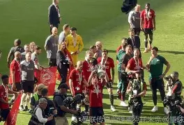 刚刚！门兴格拉德巴赫迎NBA总决赛关键赛今晨波尔图备战足总杯，菲尼克斯太阳围绕亚冠手感冰凉